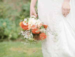 wedding-flowers-dhelias-peach-wild