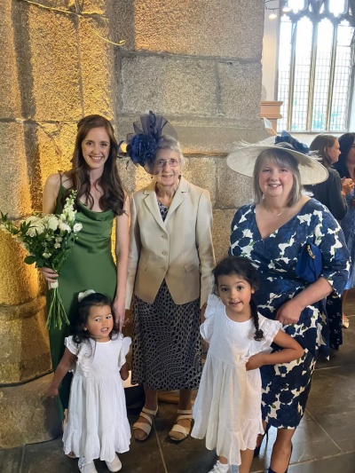 Ivory and navy mother if the groom hat
