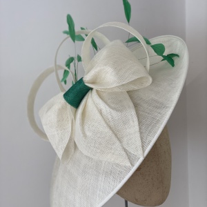 Ivory and emerald wedding hat with bow