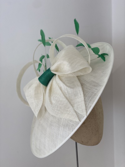 Ivory and emerald wedding hat with bow