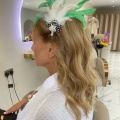 green feather hair clip with pearl detail