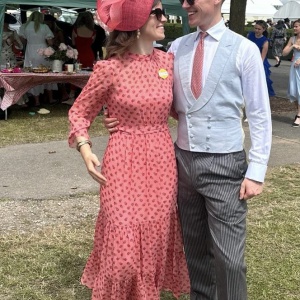 royal ascot tear drop disk red hat