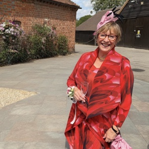Pink fascinator and silk bag