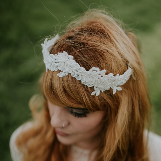 'Kenynen' Ivory Lace Crown