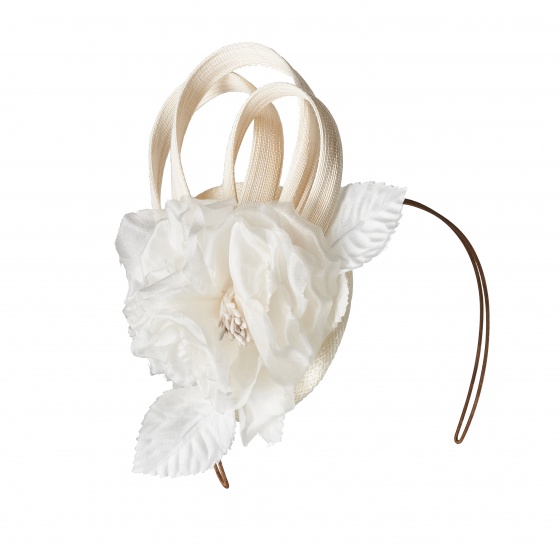 'Lamorran' ivory flower fascinator -