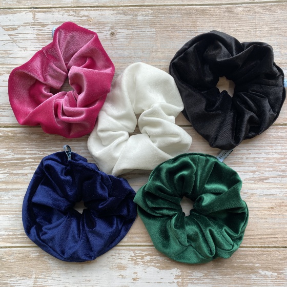 'Isel' large velvet scrunchies