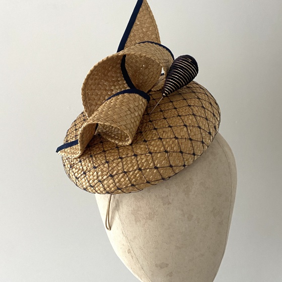 'Cora' Straw percher 'Cora' Straw percher
