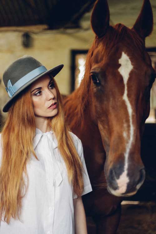 Trilby in grey with light grey ribbon