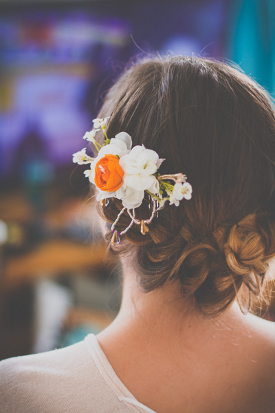 bridesmaids-hair-accessories-orange-ivory