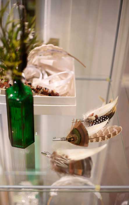 feather-brooch-display-h-y-button-holes